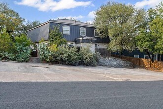 Building Photo - 2800 Westhill Dr