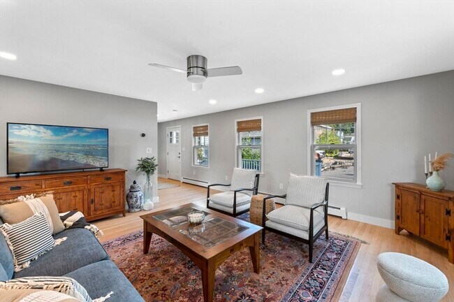 Foto del edificio - 15 Meadow Ln