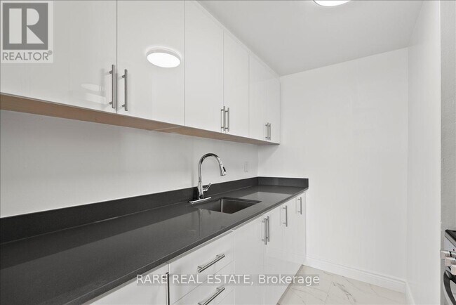 Photo du bâtiment - 7555 Goreway Dr