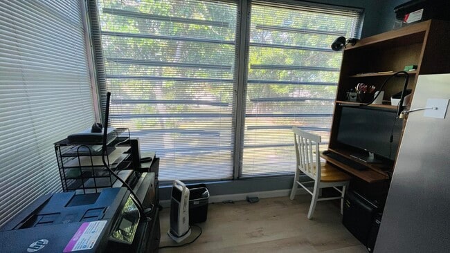 Building Photo - 11 Golfs Edge