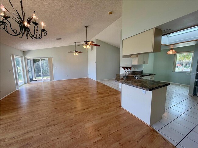 Foto del edificio - 10201 36th St N