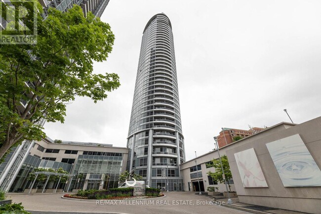 Photo du bâtiment - 125 Village Green Square