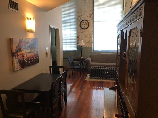 Vestíbulo de entrada - 920 Poeyfarre St