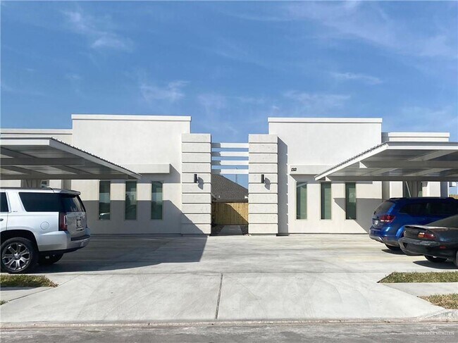 Building Photo - 1420 Alta Vista Dr