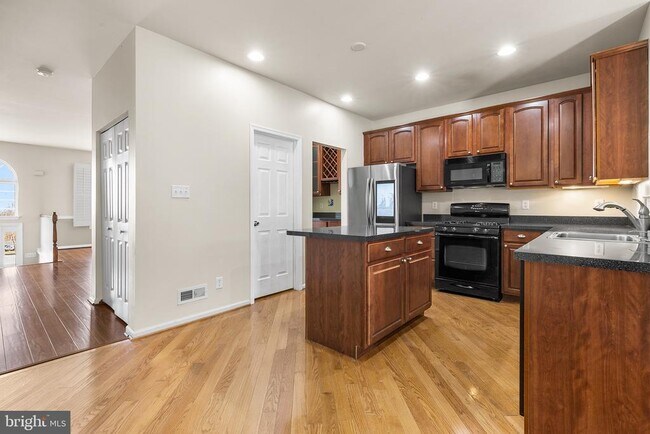 Building Photo - 271 Yorktown Ct