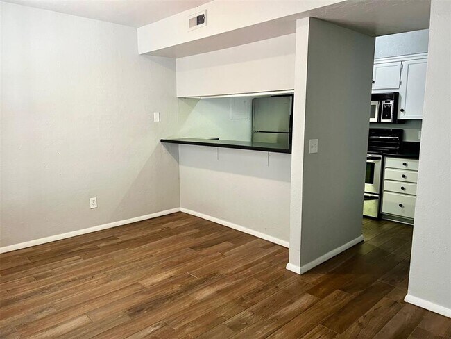 Building Photo - 823 Cardinal Creek Blvd