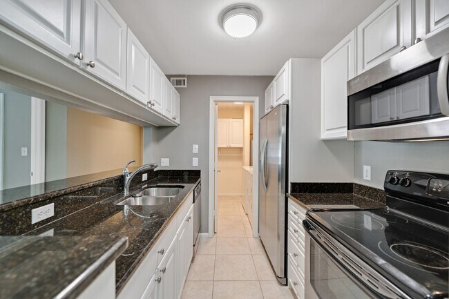 Foto del edificio - AVAILABLE NOW! Clean and comfortable 2 bed...