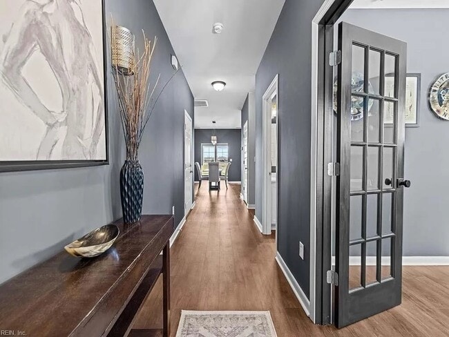 Entry - 187 Peck Ln