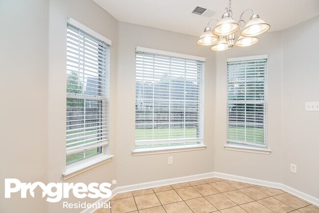 Foto del edificio - 7076 Maple Grove Rd