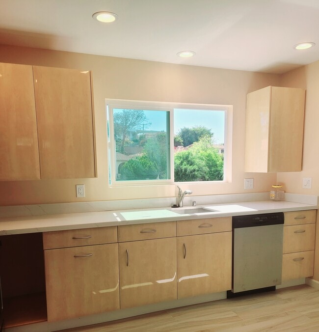 Building Photo - 6965 Princess View Dr