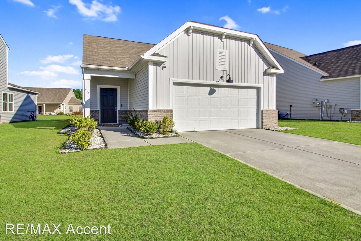 Primary Photo - 3 br, 2 bath House - 215 Crabapple Cir