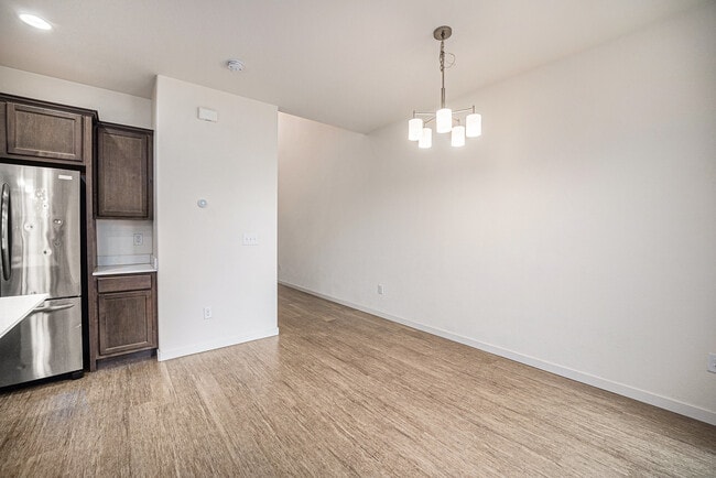 Building Photo - 9790 Clermont Ln