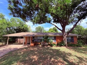 Building Photo - 5915 Sunshine Dr