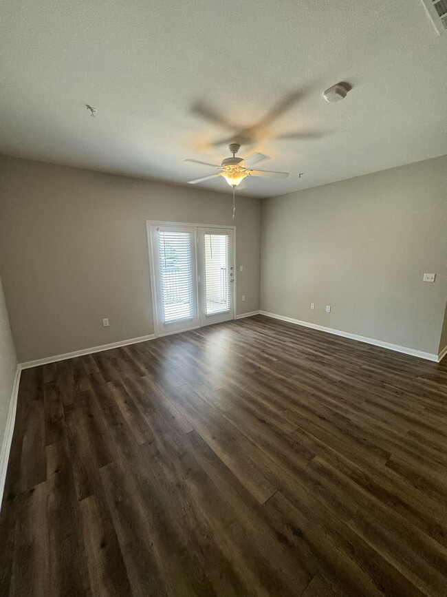 Building Photo - 3999 John Sharp Dr