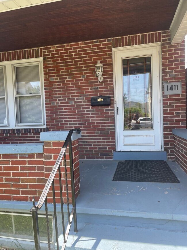 Building Photo - 1411 Easton Ave