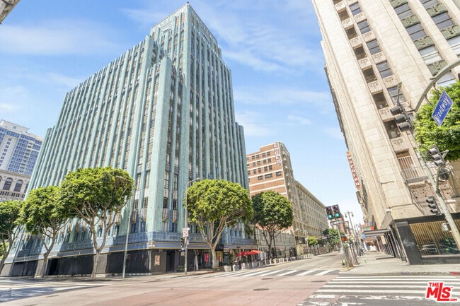 Building Photo - 849 S Broadway