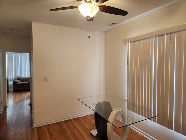 Foto del edificio - 1710 N Meade Ave