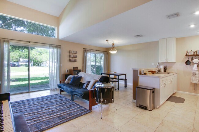 Building Photo - 12833 Woodmill Dr