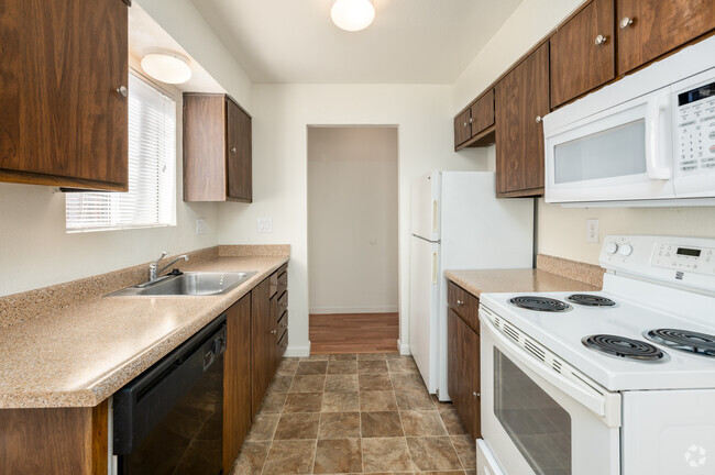 1BR, 1BA - 685SF - Cocina - Granada Apartments