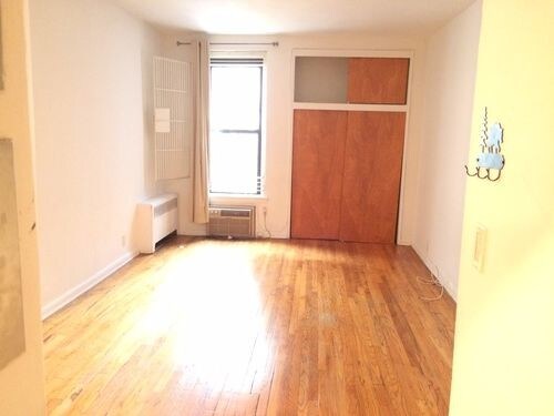 Foto principal - 316 E 78th St