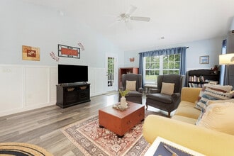 Building Photo - 719 Blue Stem Dr