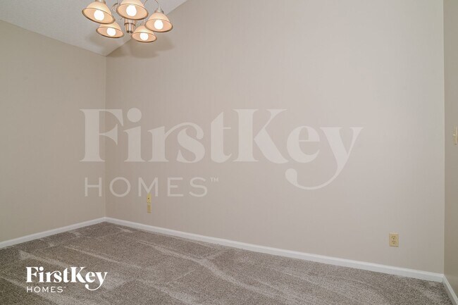 Foto del edificio - 1915 Ashmore Green Dr