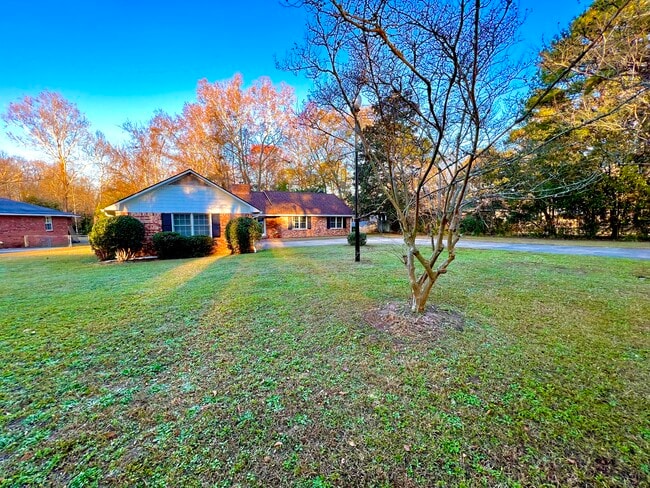 Building Photo - 2401 Clematis Trl