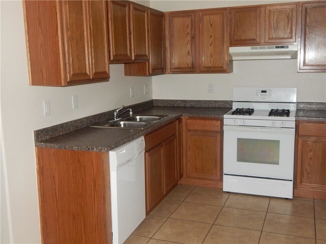 Foto del edificio - 14744 Mountain Breeze Ave