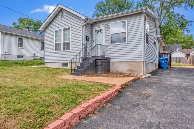 Building Photo - 8613 Betty Lee Ave