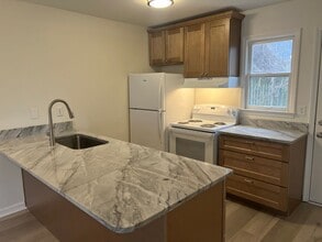 Building Photo - 103 Young Ave