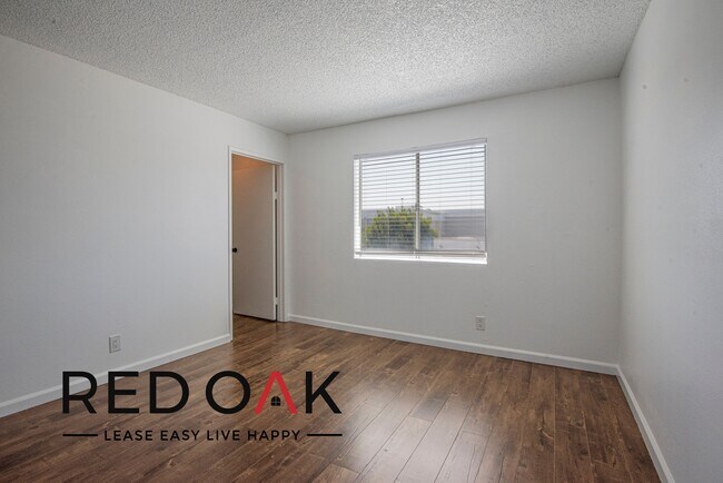 Foto del edificio - ~1 Month FREE~ Incredible One Bedroom with...