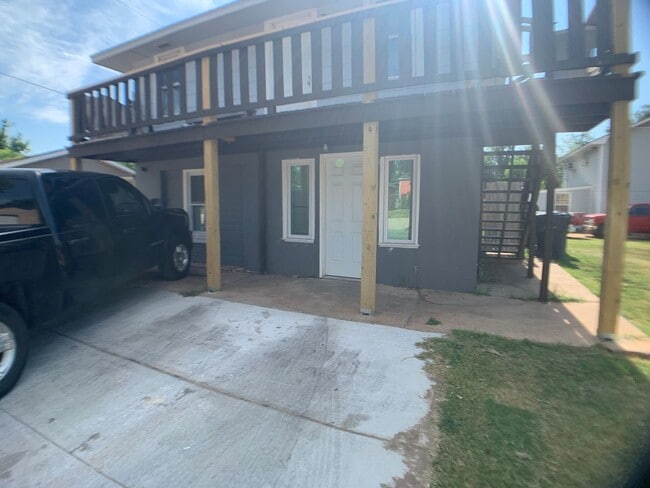 Foto del edificio - 1 Bed Duplex OKC