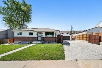 Building Photo - 184 Leona Dr