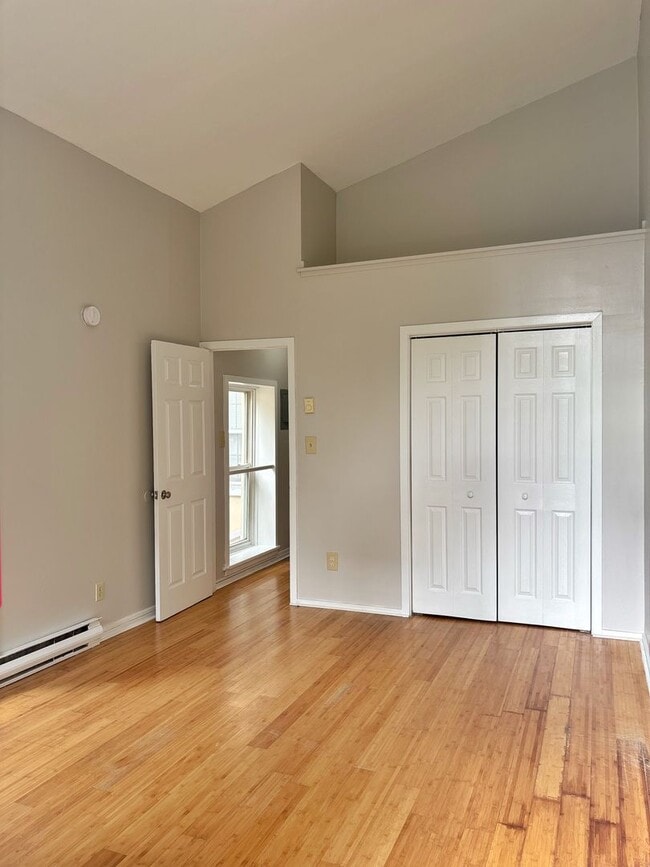 Building Photo - 520 Ferry St