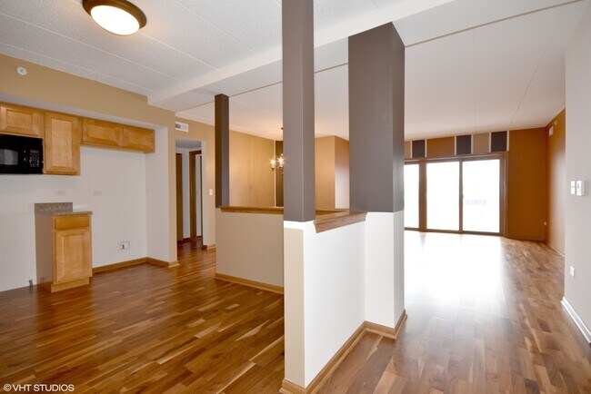 Building Photo - 2030 St Regis Dr