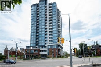 Building Photo - 5 Wellington St S