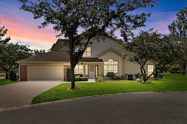 Foto del edificio - 371 Ashford Cir