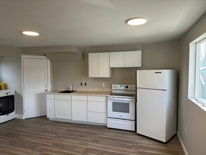 Building Photo - 2807 Turnagain St