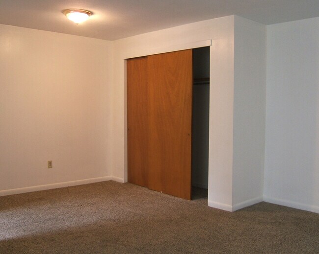 Dining Area - 65 W Beacon St
