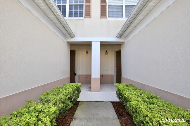 Foto del edificio - Beautiful 3/3.5 Townhome with a Spacious 2 Car Garage in the Gate Guarded Community of Spring Isl...