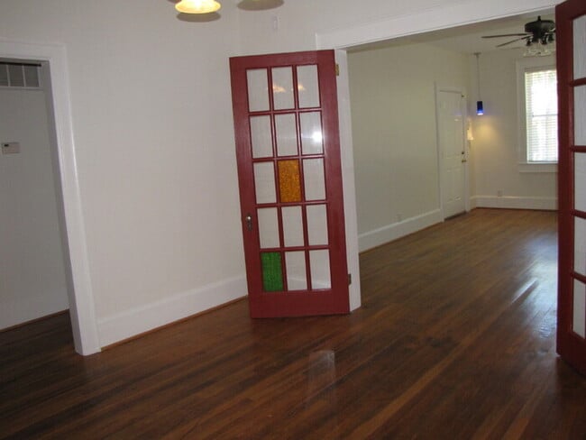 Building Photo - 911 Arnette Ave
