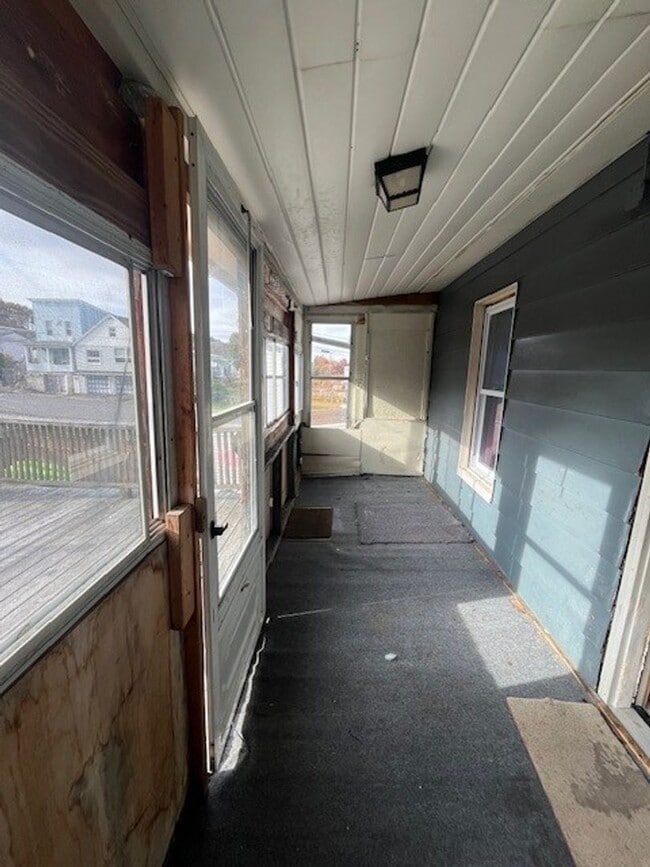 Foto del edificio - 6 E High St