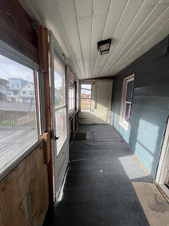 Building Photo - 6 E High St