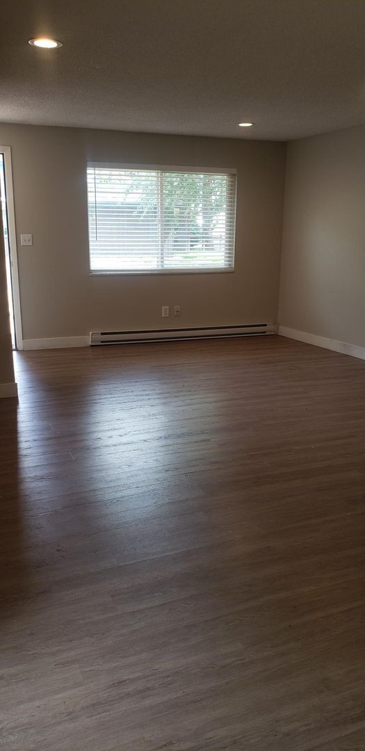 Foto del edificio - 2909-2911 E 33rd Ave - Duplex