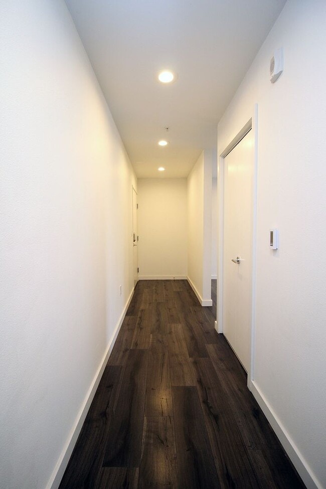 Building Photo - 1480 N Jarrett St