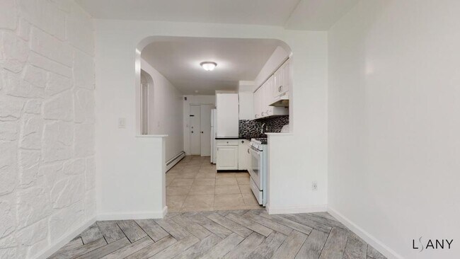 Building Photo - 2759 Bronxwood Ave