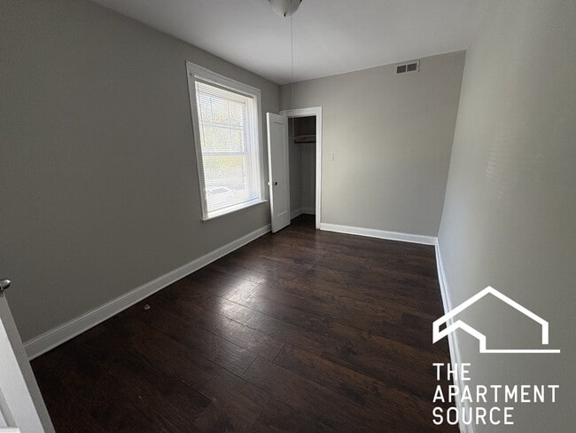 Building Photo - 6300 N Oakley Ave