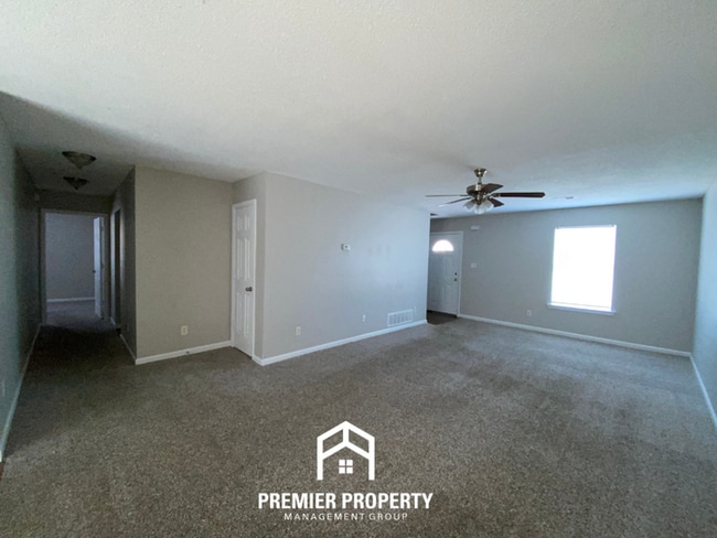 Building Photo - 4561 Northwood Hills Dr