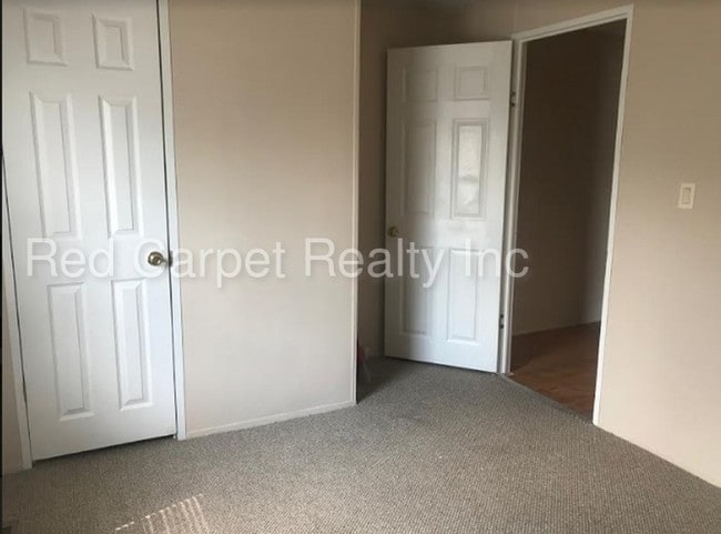 Building Photo - 2943 Trace - gated mobile home community!