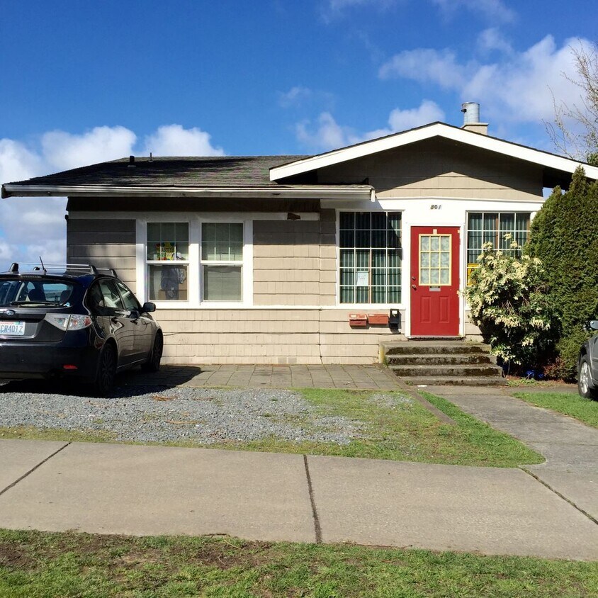 Primary Photo - 3 & 4 Bedroom Units Just Steps from WWU